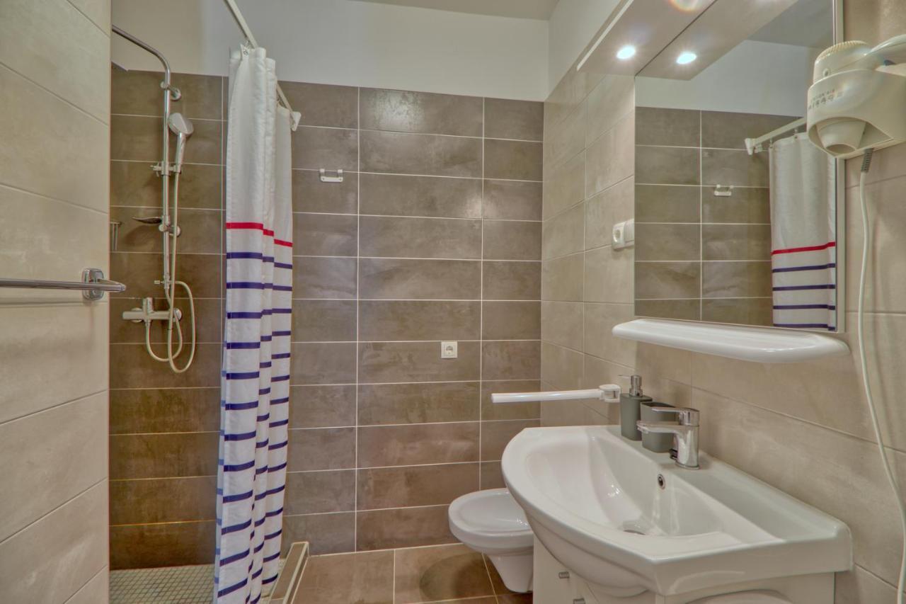 Apartments Podvorac Tribunj  Ngoại thất bức ảnh