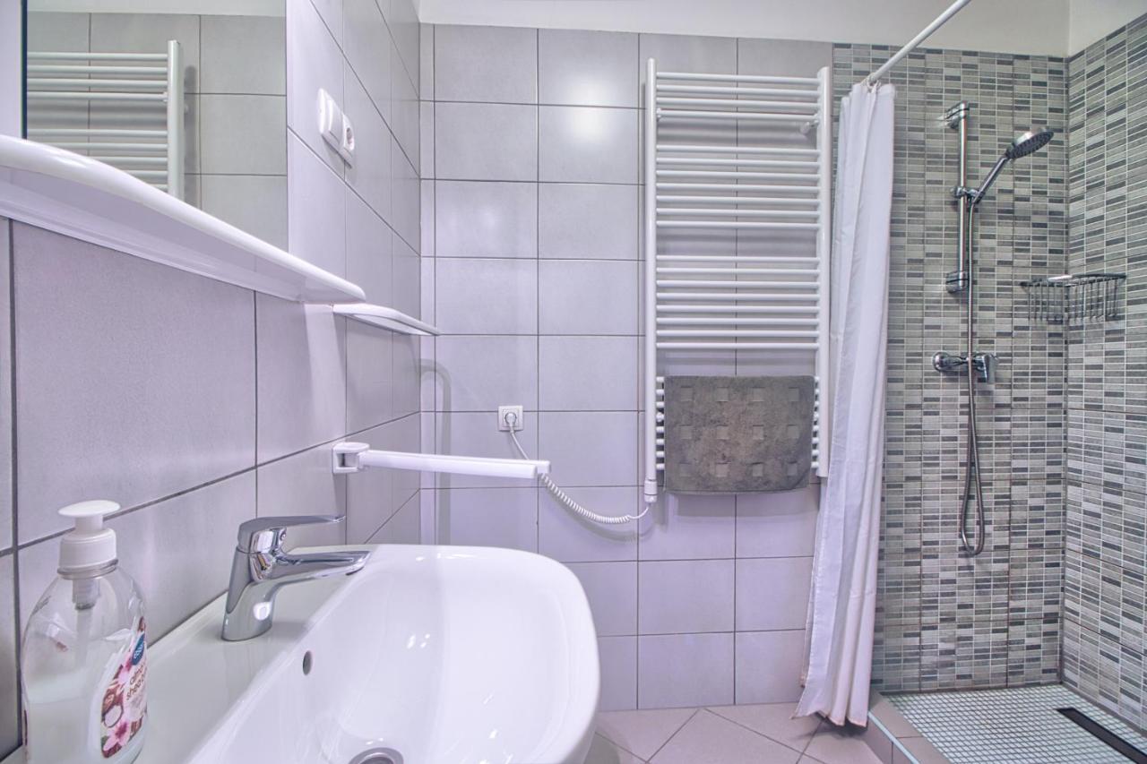 Apartments Podvorac Tribunj  Ngoại thất bức ảnh